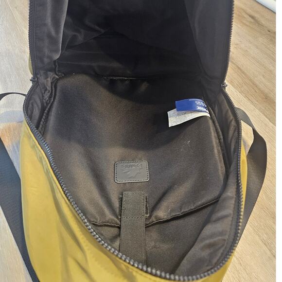 Pajar Canada Olive Green Quilted Backpack Casual Travel Minimalist Basic Outdoor - Picture 4 of 8